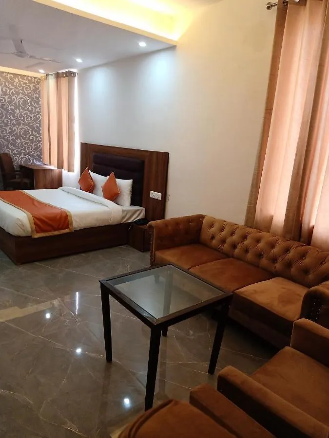***  Hotel Thames Zirakpur India